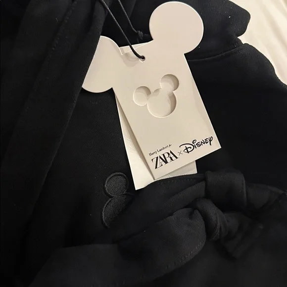 MICKEY SILHOUETTE EMBROIDERY SWEATSHIRT HARRY
LAMBERT FOR ZARA X DISNEY - Picture 9 of 9